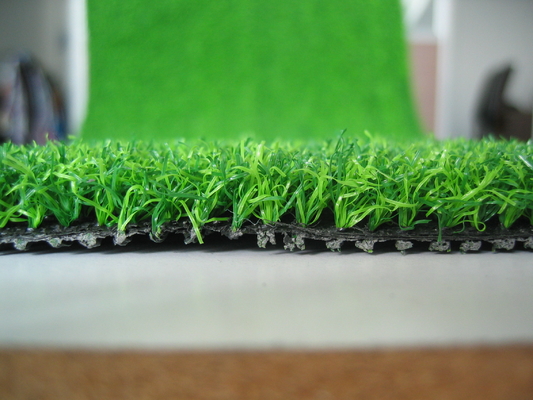 10mm の 4000Dtex ゴルフ人工的な草 10mm のゲージ 5/32 の家のための緑の総合的な泥炭の芝生
